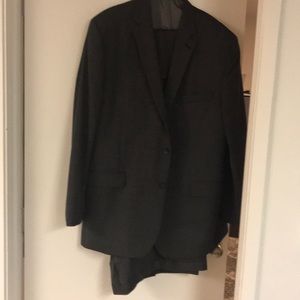 Men’s charcoal suit in excellent condition!!